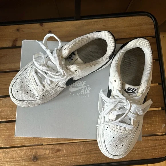 Kids 3.5 Nike Air Force 1 White Sneakers - Picture 3 of 9